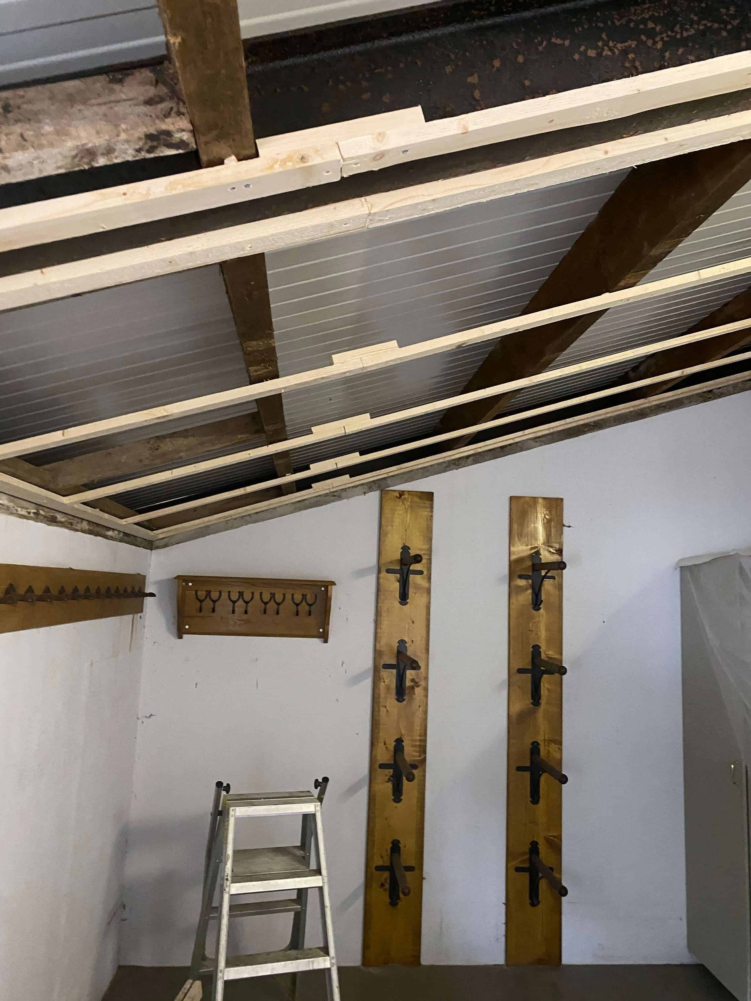 Almelo — houten plafond en wandafwerking, foto 1